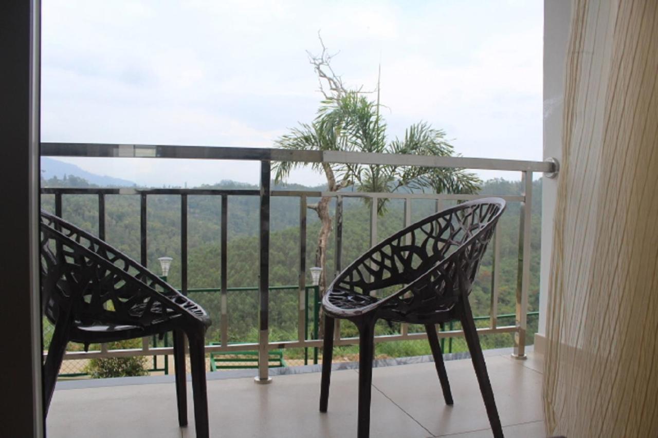 The Lakeview Munnar Муннар Экстерьер фото