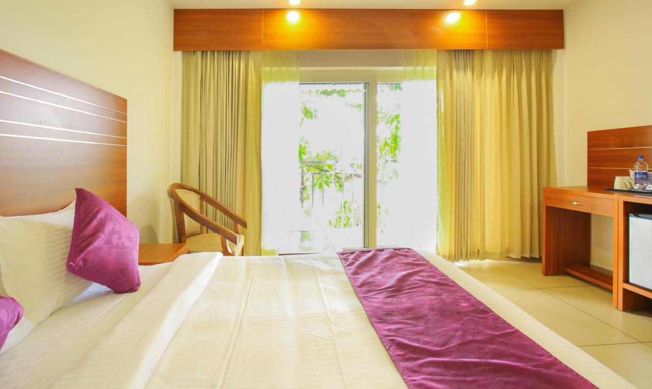The Lakeview Munnar Муннар Экстерьер фото